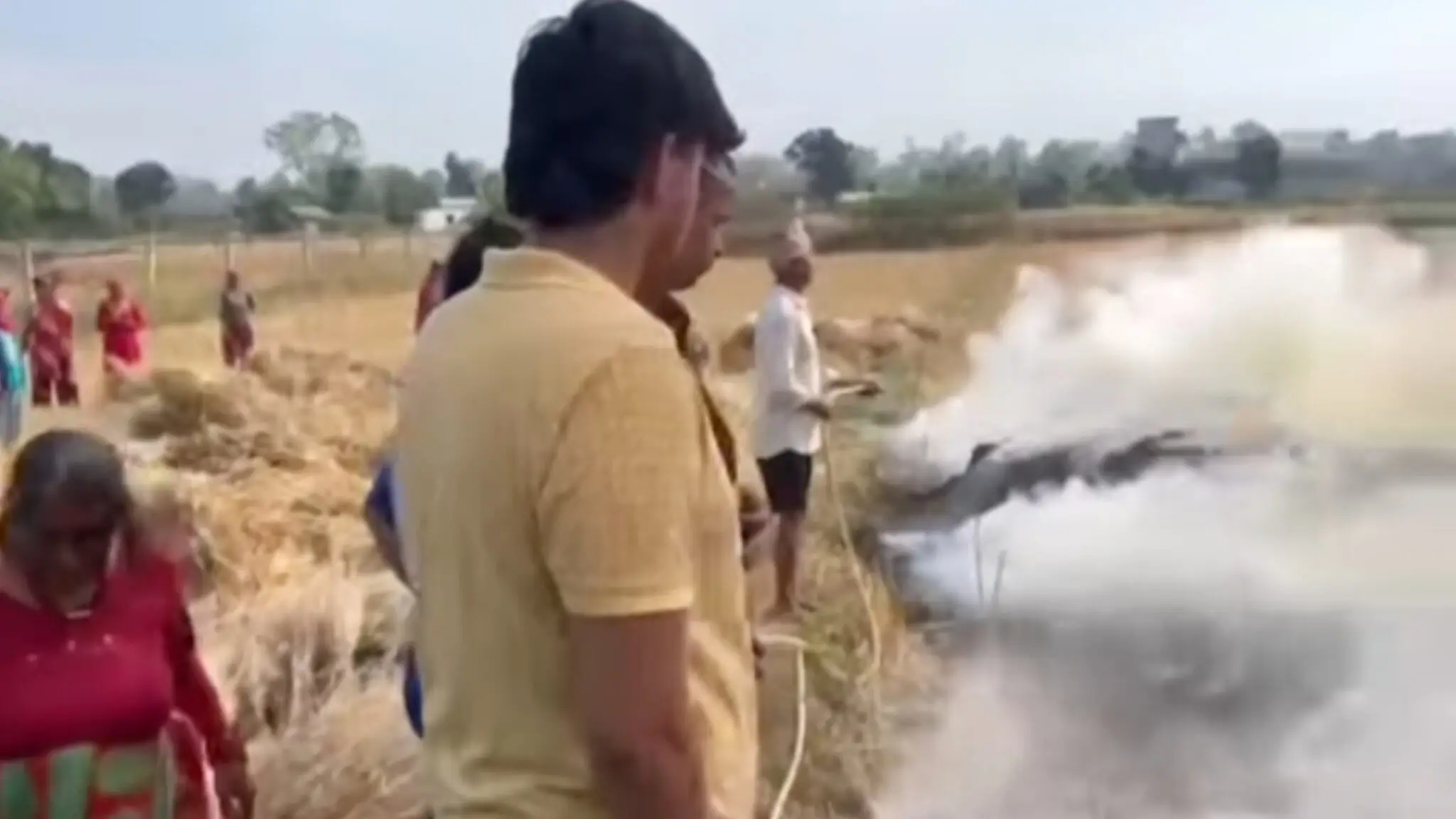 स्थानीयका अनुसार बालबालिकाले खेल्ने क्रममा सलाई प्रयोग गर्दा आगो लागेको आशंका गरिएको छ। आगलागी लगत्तै स्थानीय बासिन्दाको सक्रियतामा आगो नियन्त्रणमा ल्याइएको थियो।