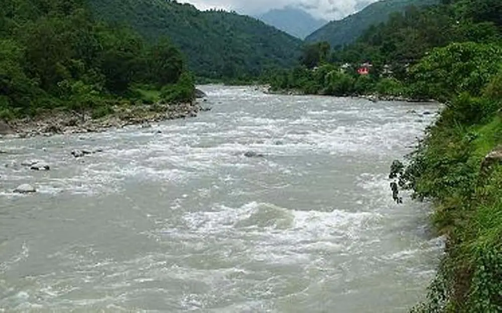 चमेलियामा नुहाउने क्रममा बगेर एक पुरुषको मृत्यु