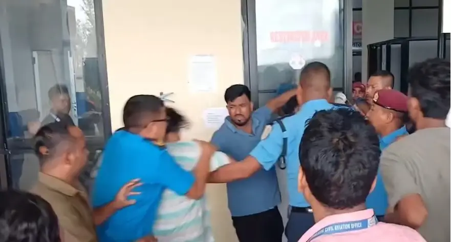 धनगढी विमानस्थलमा कुटाकुट