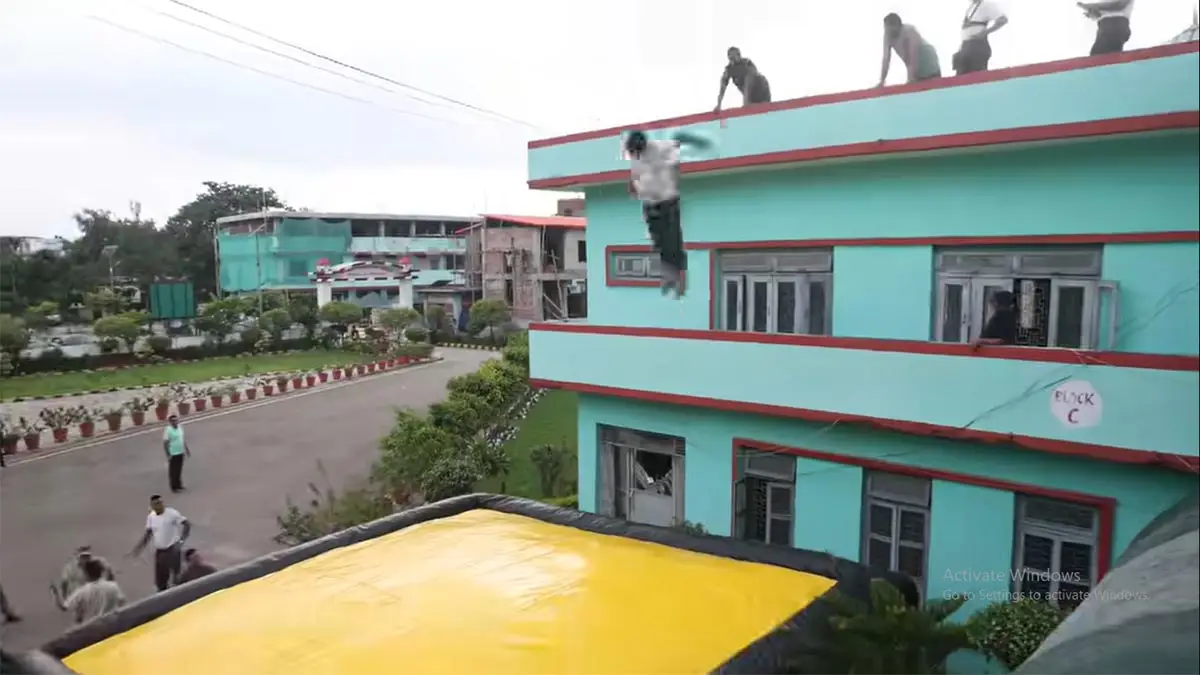 धनगढी उपमहानगरपालिकाले किन्यो सेफ्टी जम्प एयर ब्याग