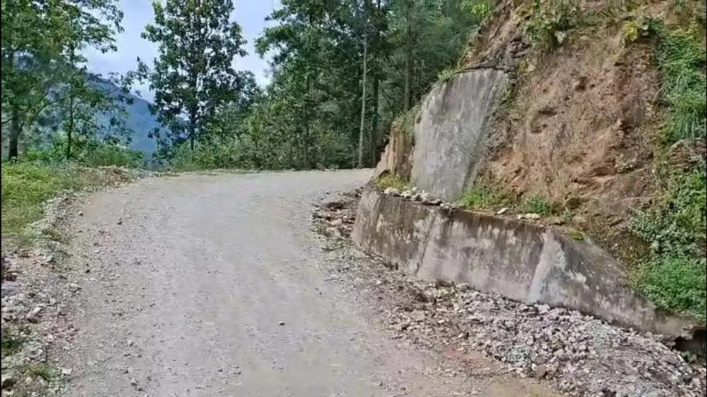 अछामको साँफेबगर–मेल्लेख जोड्ने सडक स्तरोन्नतिको काम अलपत्र