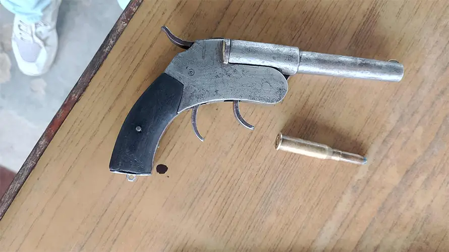 धनगढीबाट कटुवा पेस्तोल सहित भारतीय नागरिक पक्राउ