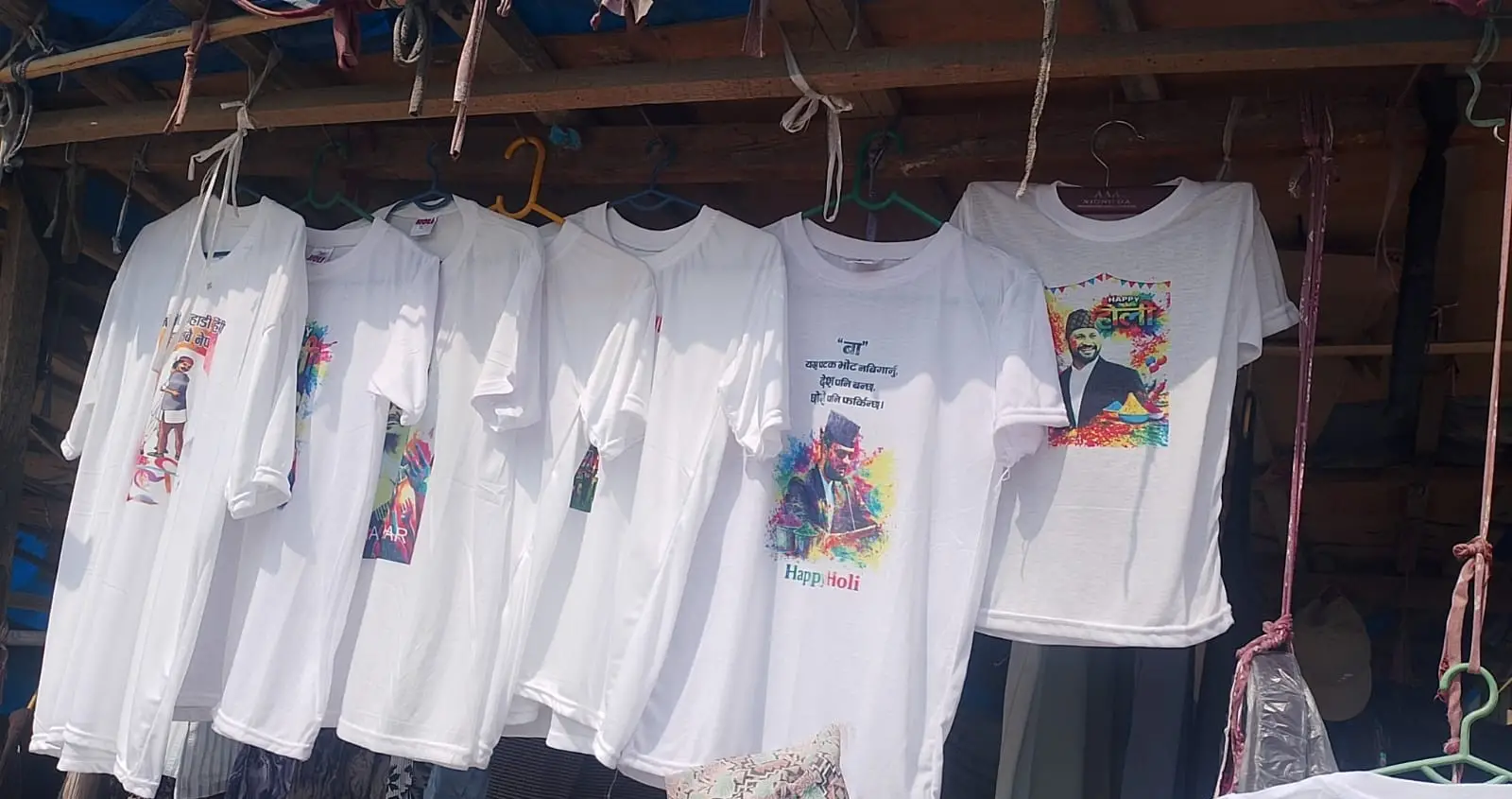 धनगढीमा आचारसंहिता विपरीत रवि र बालेनको फोटो अंकित टिसर्ट खुलेआम बिक्री