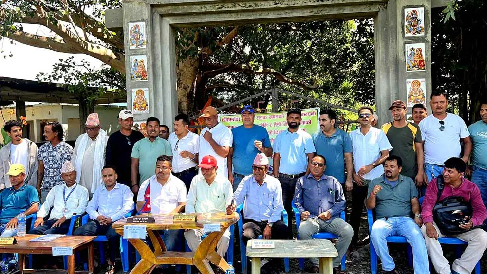 निर्माण कम्पनीको लापरबाही, दबाब दिन सडकबाटै सेवा