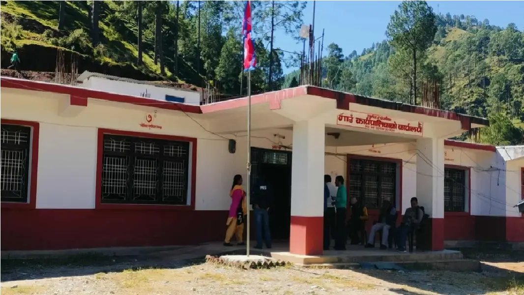 खुलेन सुर्नयामा लागेको ताला