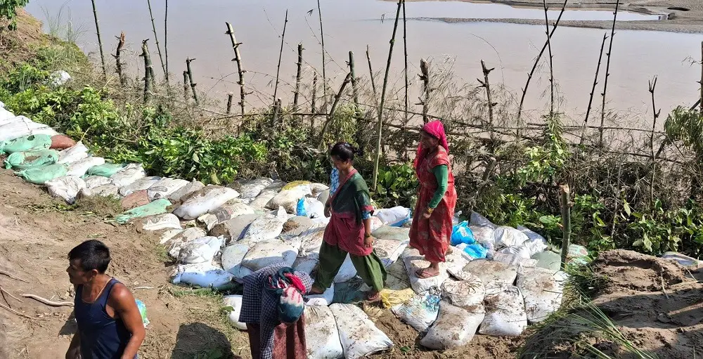 माग सुनुवाइ नभएपछि पैसा सङ्कलन गरेर तटबन्ध