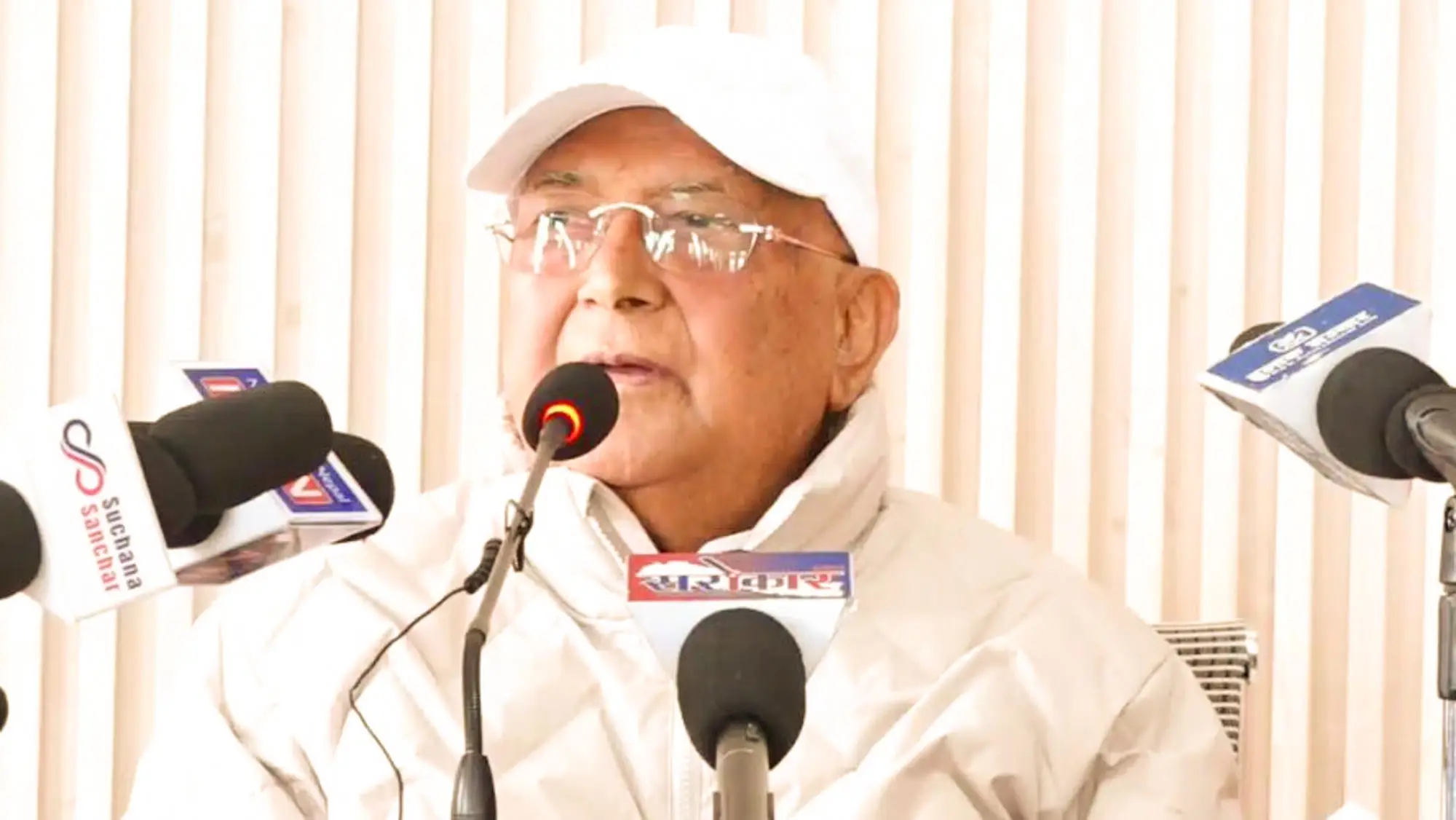 केपी शर्मा ओलीलाई पक्राउ गर्नुको कारण पेस गर्न सरकारलाई सर्वोच्चको आदेश