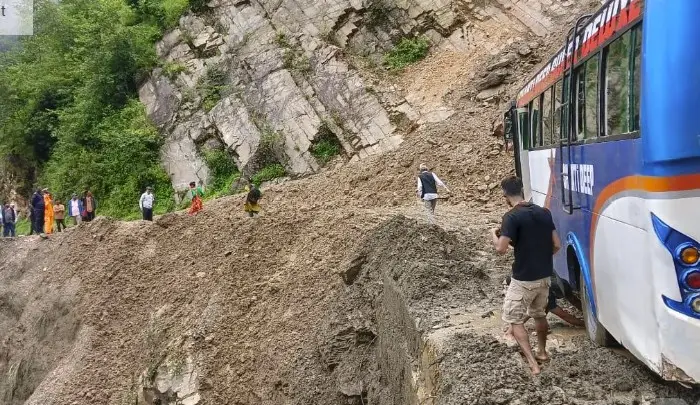 पहिरोले अवरुद्ध महाकाली राजमार्ग खुल्यो