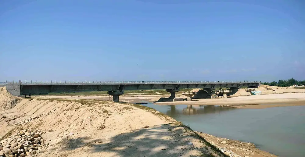 दोदा नदीमा निर्माणाधीन पुलको काम ९० प्रतिशत पूरा
