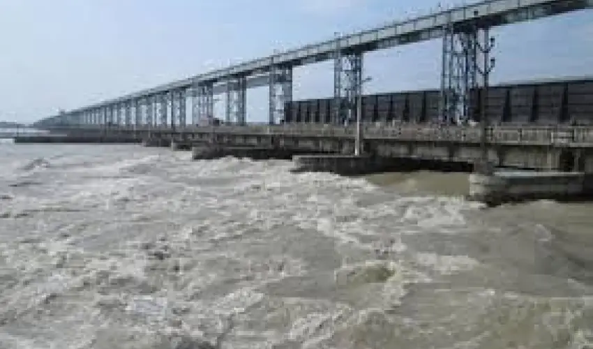 महाकाली नदीमा जलस्तर बढ्यो, गाडी आवागमनमा रोक