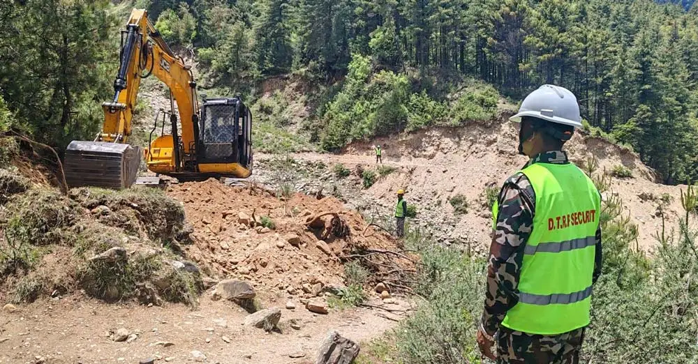 तिङ्करमा दुईतिरबाट सडक निर्माण