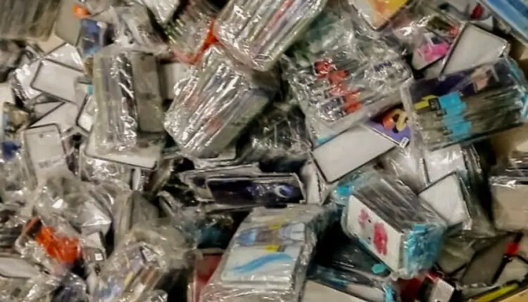 कञ्चनपुरबाट हाडवेयर र मोबाईलका सामान बरामद