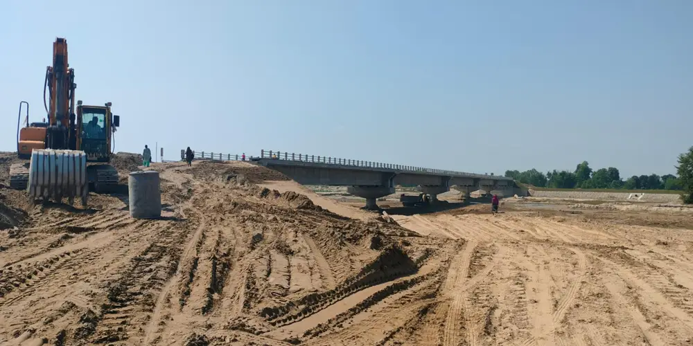 वनहरा नदीमा धमाधम पक्की पुल निर्माण हुँदै