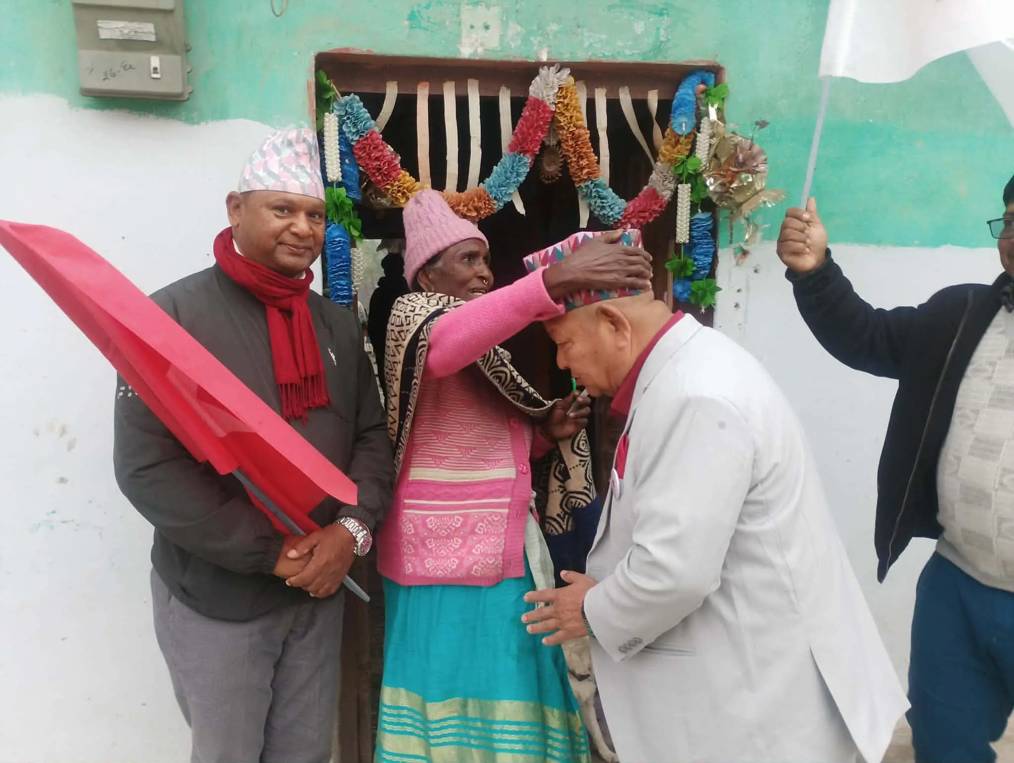 नेकपाका उम्मेदवार आलेले सुरु गरे घरदैलो