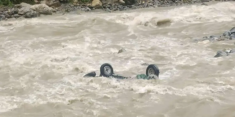 दार्चुलामा अटो दुर्घट्ना हुदाँ एक बालिकाको मृत्यु  ,दुई जना वेपत्ता