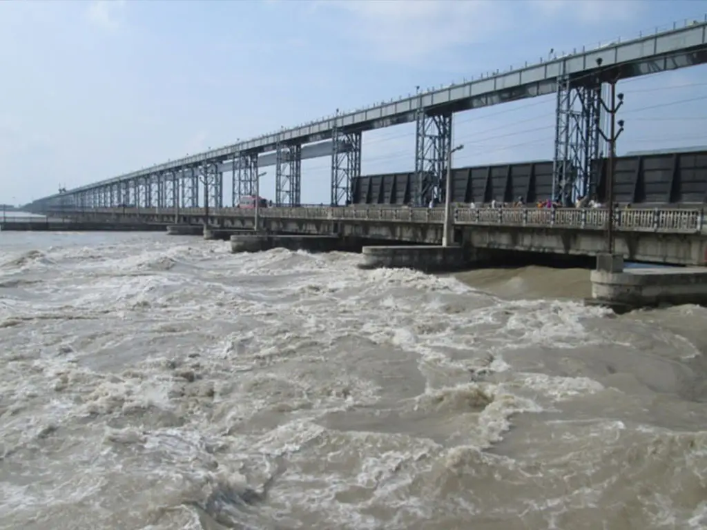 महाकालीमा पानीको प्रवाह बढेपछि सवारी सञ्चालनमा रोक