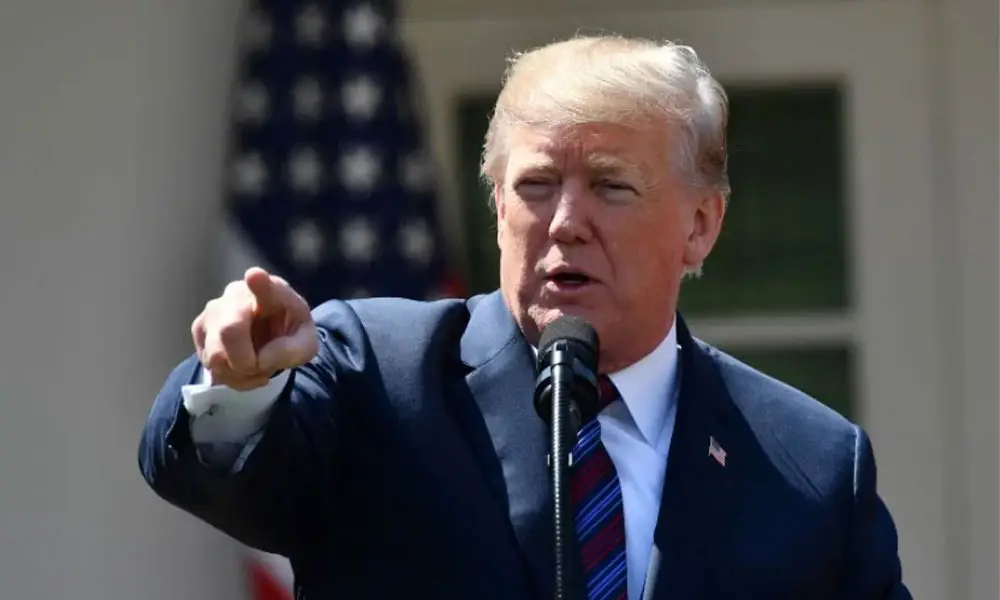 अमेरिकी राष्ट्रपति डोनाल्ड ट्रम्पको घरको सुरक्षा घेरामा प्रवेश गर्नेलाई गोली प्रहार