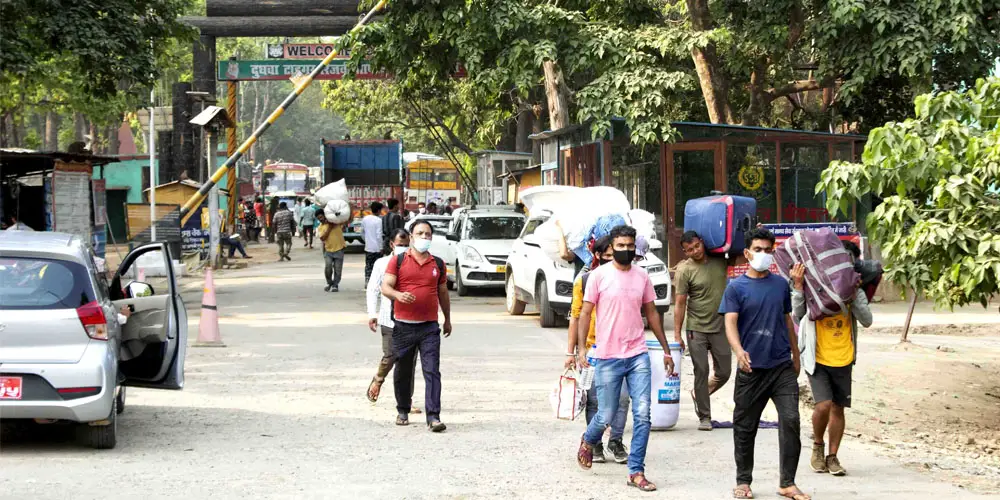 भारतबाट फर्किने तीन जनामा कोरोना सङ्क्रमण