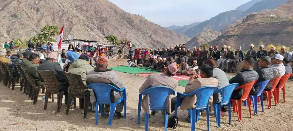 उम्मेदवारका आकाङ्क्षी गाउँमा, मतदाता विदेशमा