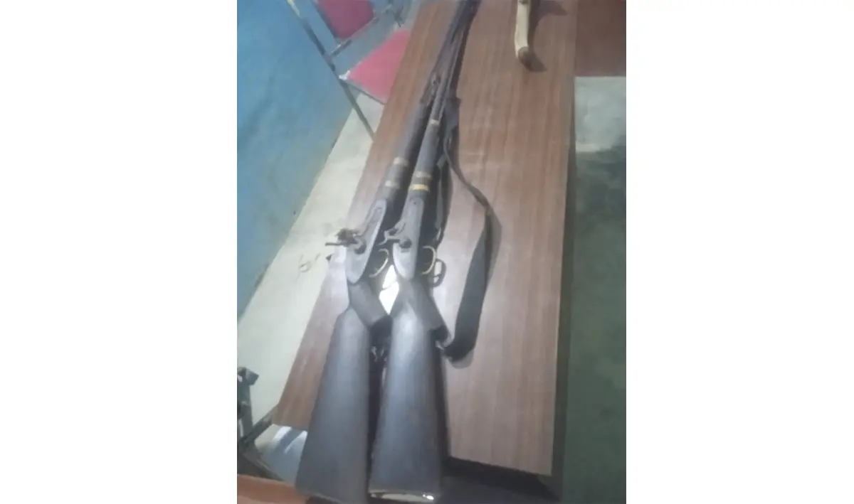 गोदावरीका २ घरमा मध्यरातमा खानतलासी, २ बन्दुक सहित २ जना पक्राउ