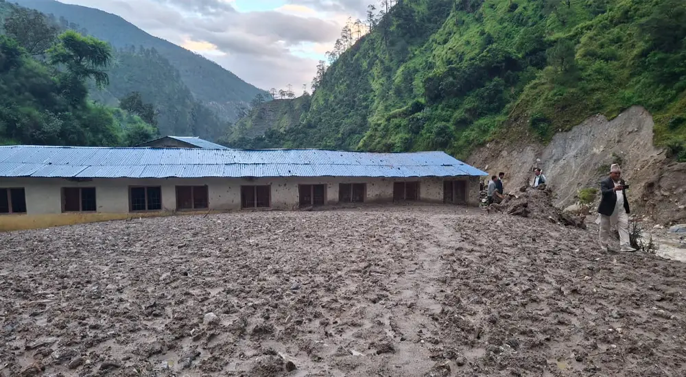 विद्यालयमा खोला पसेपछि पठनपाठनमा समस्या