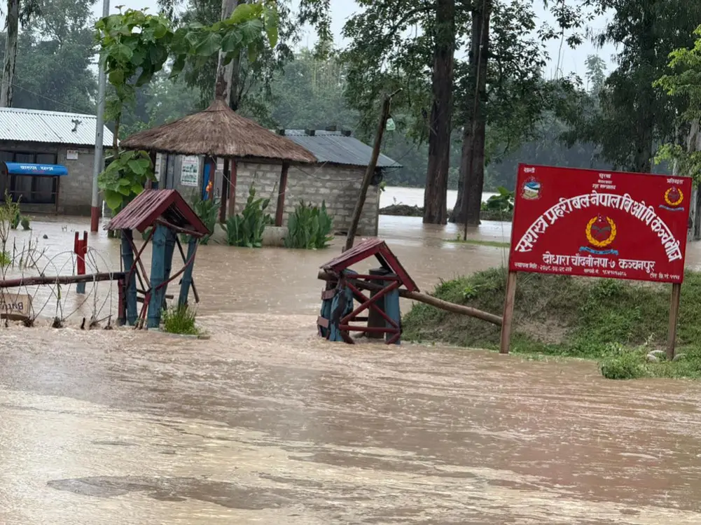 कञ्चनपुरको बाढीमा विस्थापित भएका ४२ परिवार घर फर्किए