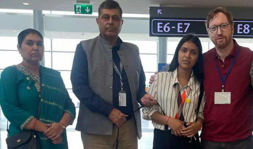 विपिन जोशीकी आमा र बहिनी स्वदेश फिर्ता