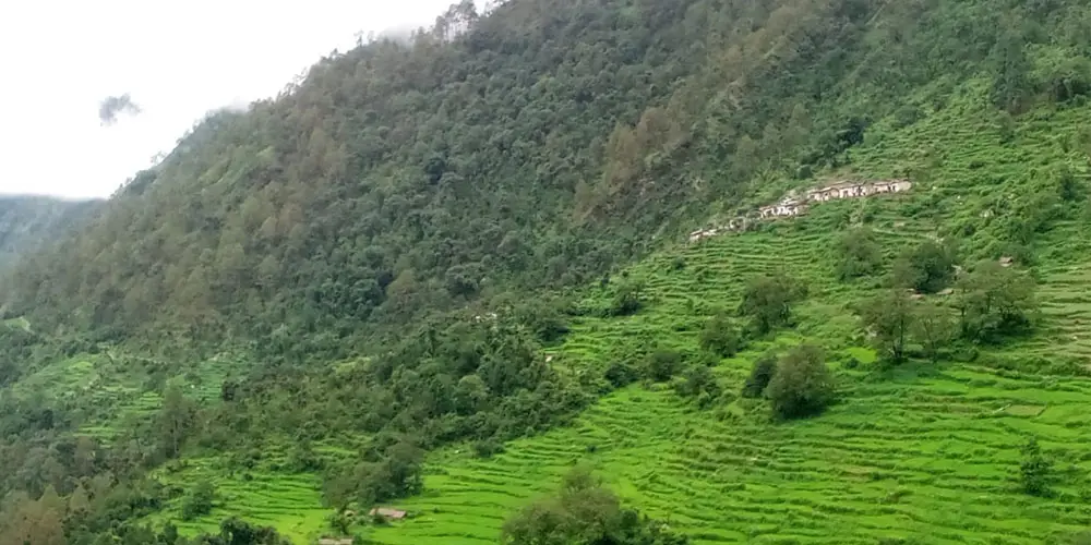 सञ्चारको सुविधाबाट वञ्चित हुँदै दुर्गमका स्थानीयवासी