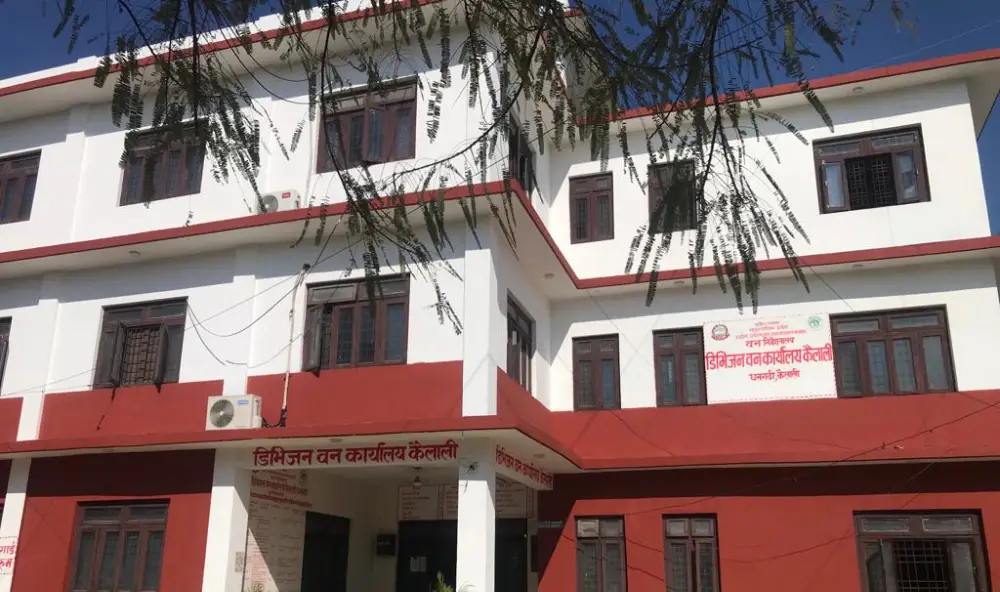 डिभिजन बन कार्यालय धनगढीमा अख्तियारको छापा