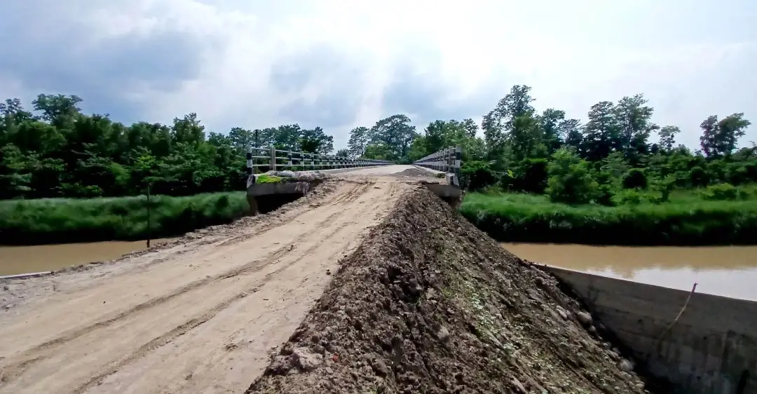 पुलको अधुरो मर्मतले बढायो जोखिम
