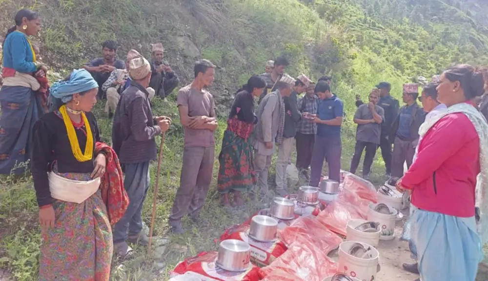 बिच्छ्यावासीलाई बाढीको पीडा : पीडितलाई राहत वितरण