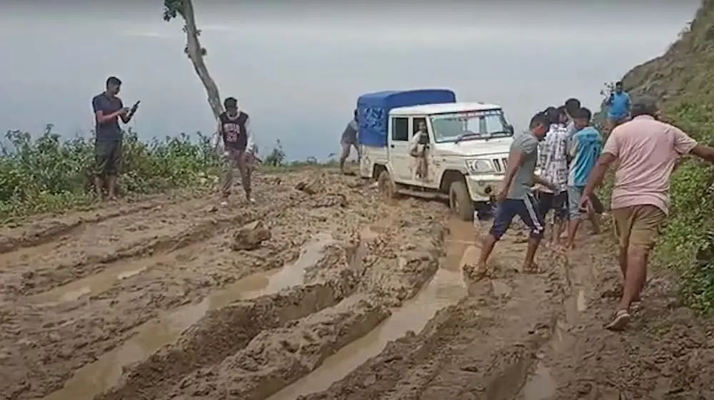 ग्रामीण क्षेत्रका सडक हिलाम्मे