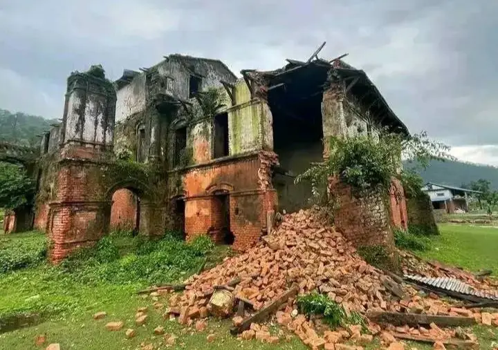 जमिनै नभएको गर्भास्थित ‘शमशेरगन्ज दरवार’को पर्खालका निर्माणमा १० लाख खर्च