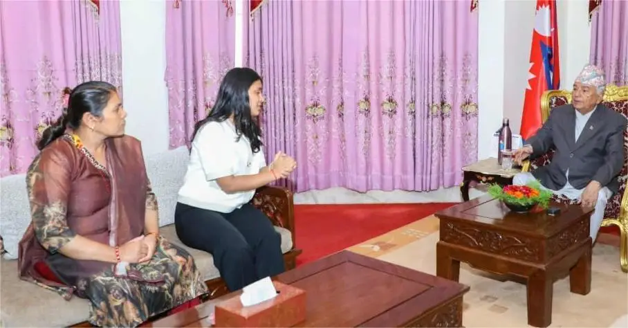 इजरायलबाट फर्केका विपिनकी आमा र बहिनीले भेटे राष्ट्रपति पौडेल