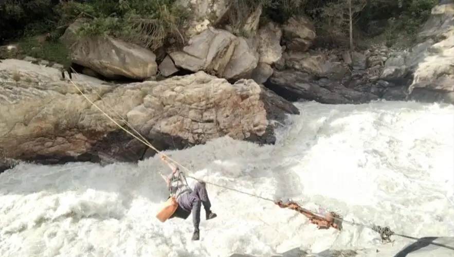 बत्तिस वर्षमा दार्चुलामा तुइनबाट तेइस जना खसे