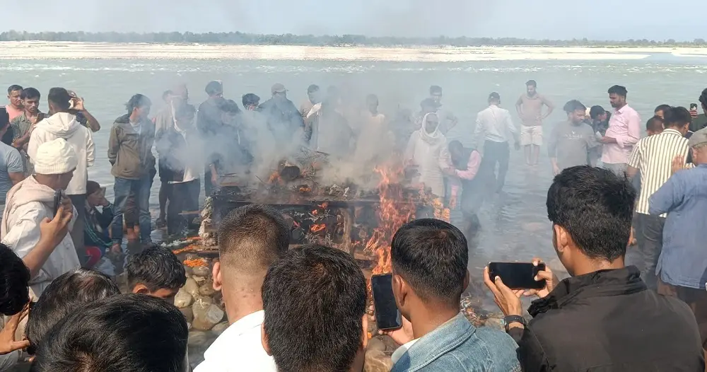 राष्ट्रिय सम्मानसहित महाकाली किनारमा विपिन जोशीको अन्त्येष्टि